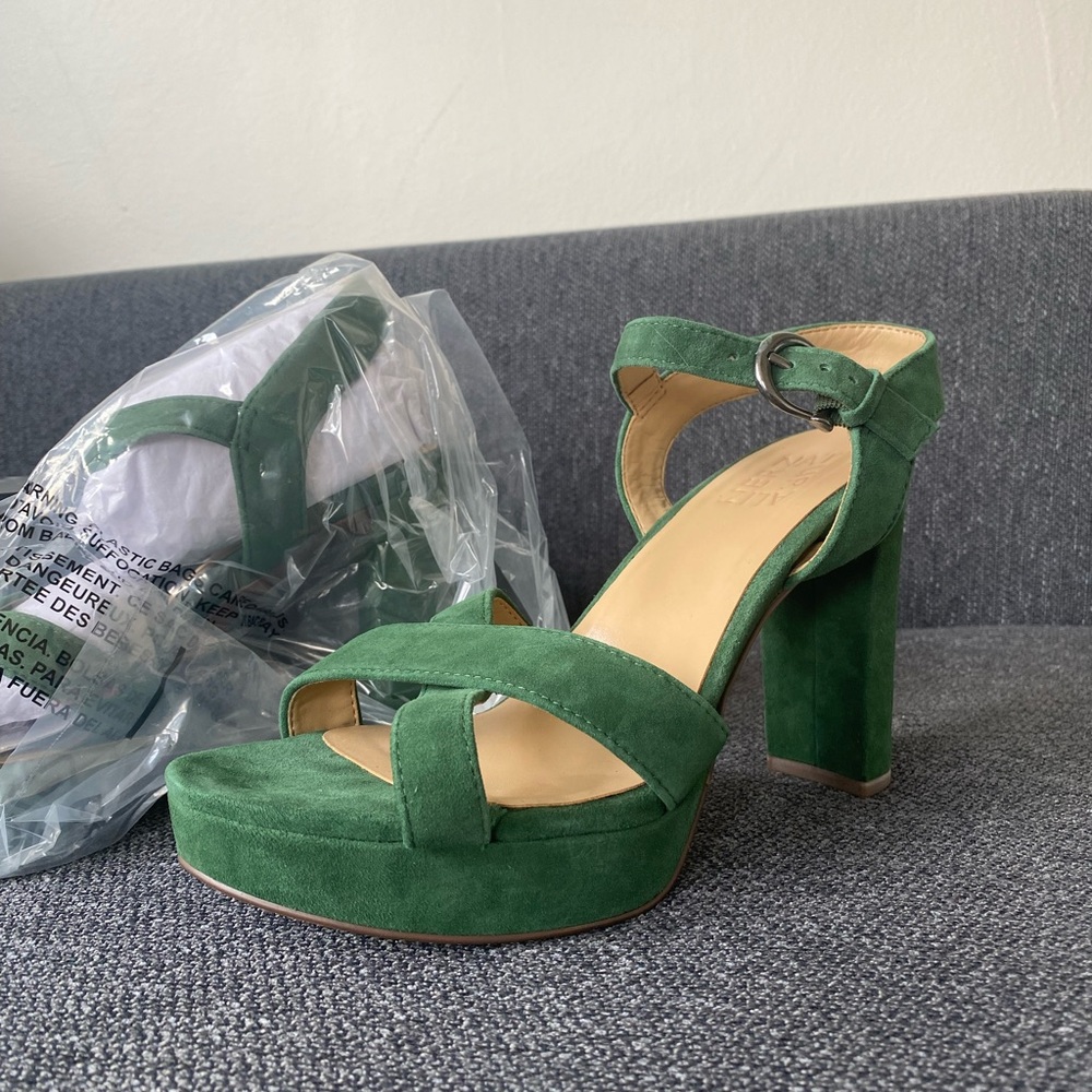 NIB Naturalizer Mia forest green heel 8W